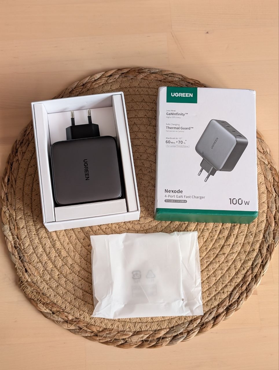 Блок питания UGREEN GaN 100W (3x Type-C, 1x USB-A)