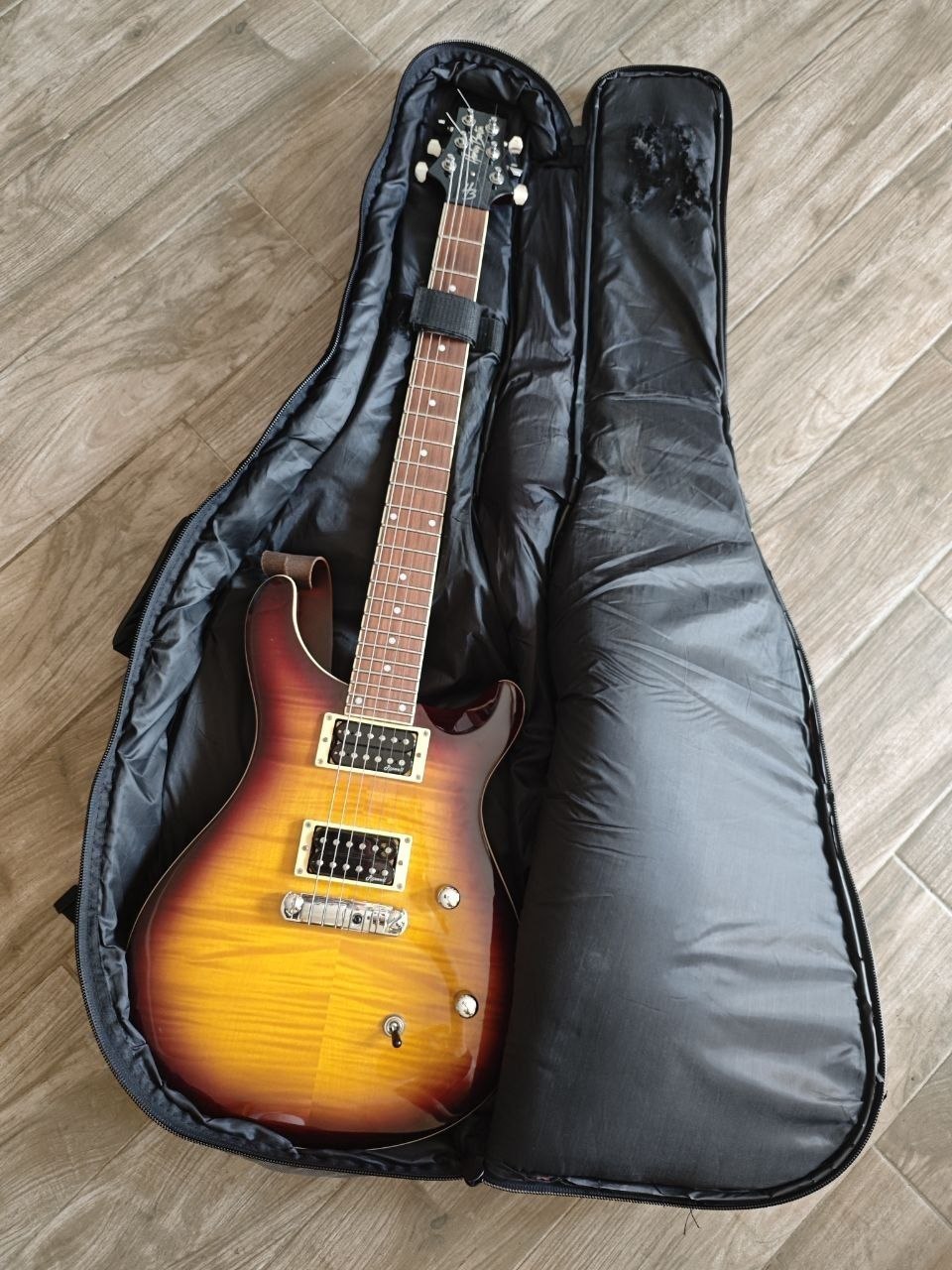 Электрогитара HARLEY BENTON CST-24 Vintage Sunburst + комбик, чехол, ремень