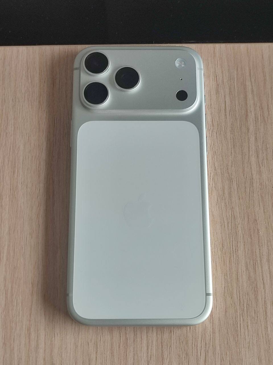 iPhone 17 Pro Max 256GB Silver (eSIM)