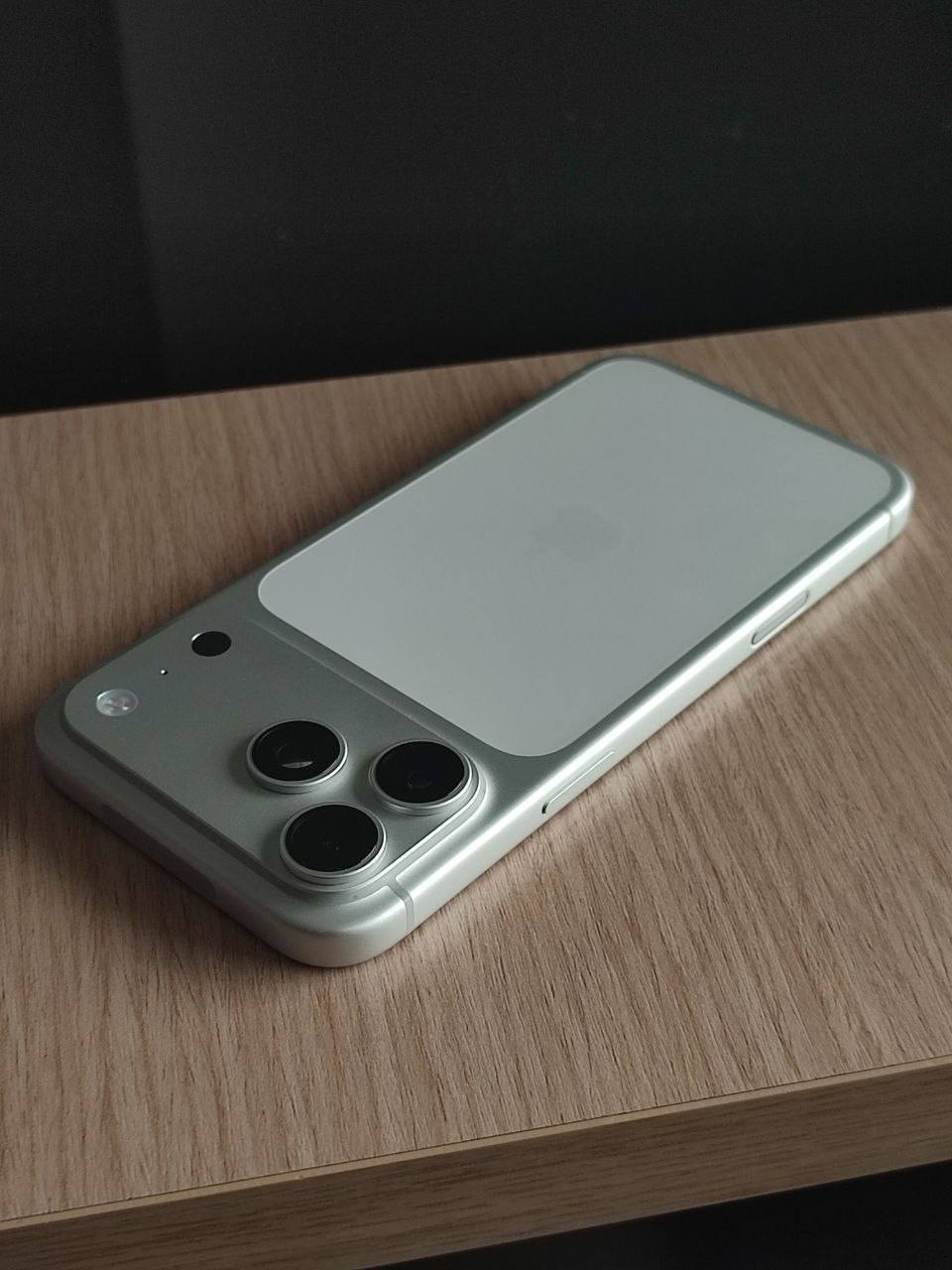 iPhone 17 Pro Max 256GB Silver (eSIM)