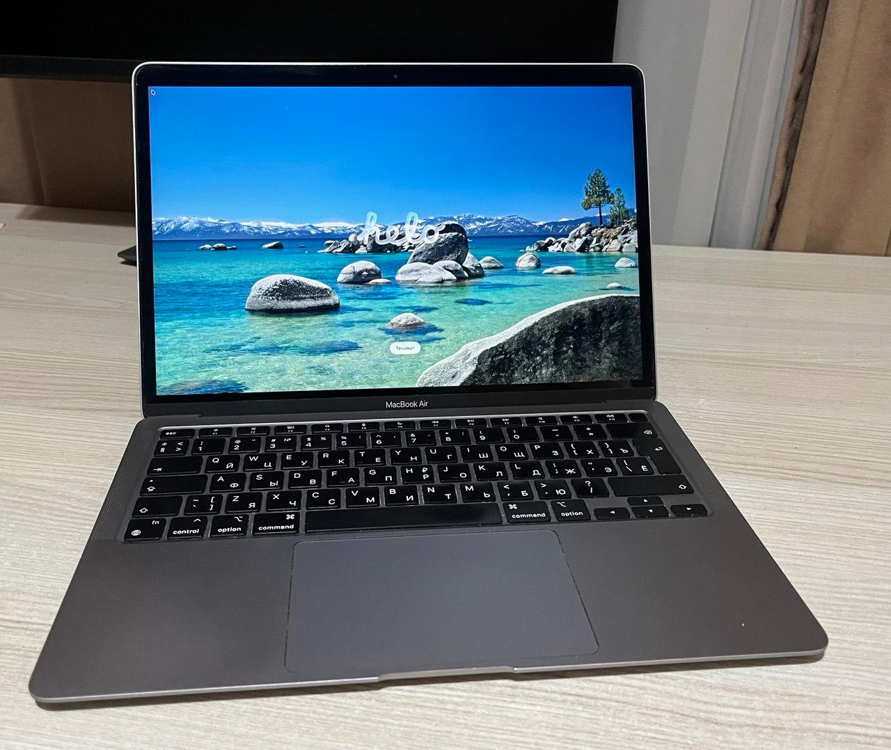 MacBook Air M1 2020 8/256 ГБ