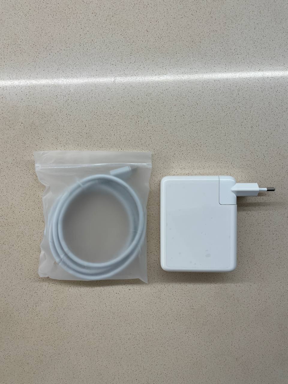 Зарядный блок 140 Вт с кабелем USB-C