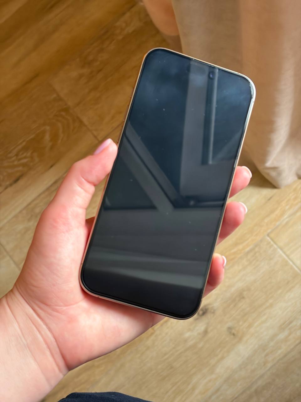 iPhone 16 Pro Max, только eSIM, с 10 чехлами