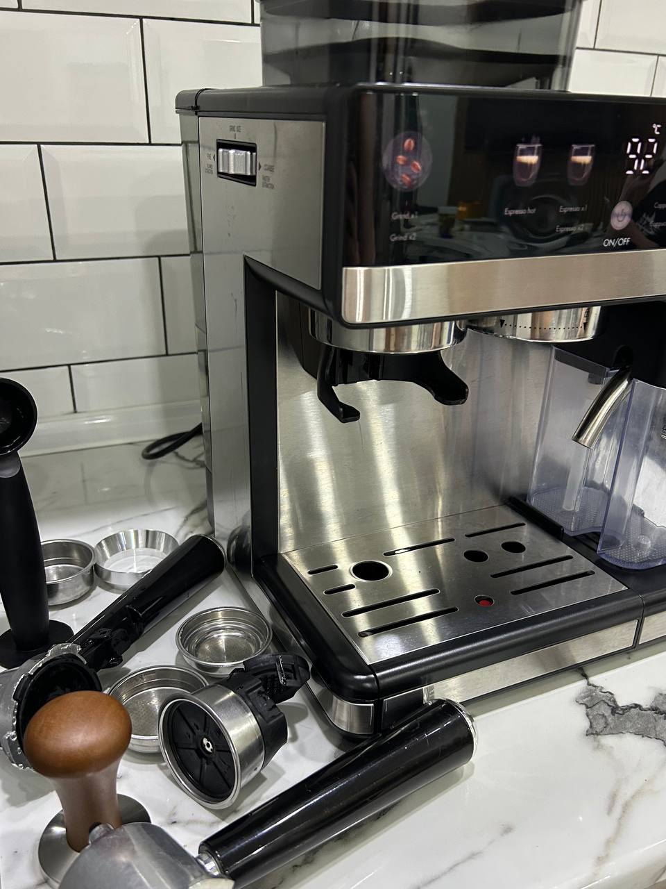 Автоматическая зерновая рожковая кофемашина MOOCHI с капучинатором