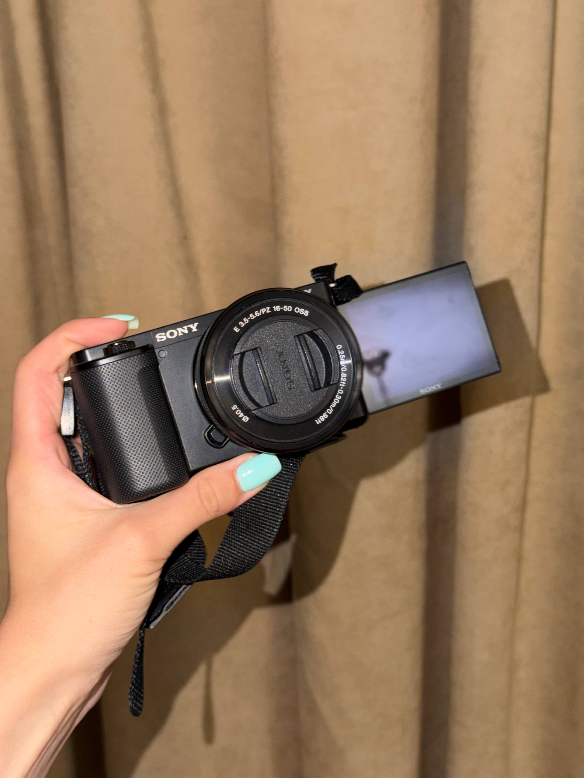 Sony ZV-E10L + объектив E PZ 16–50mm F3.5–5.6 OSS