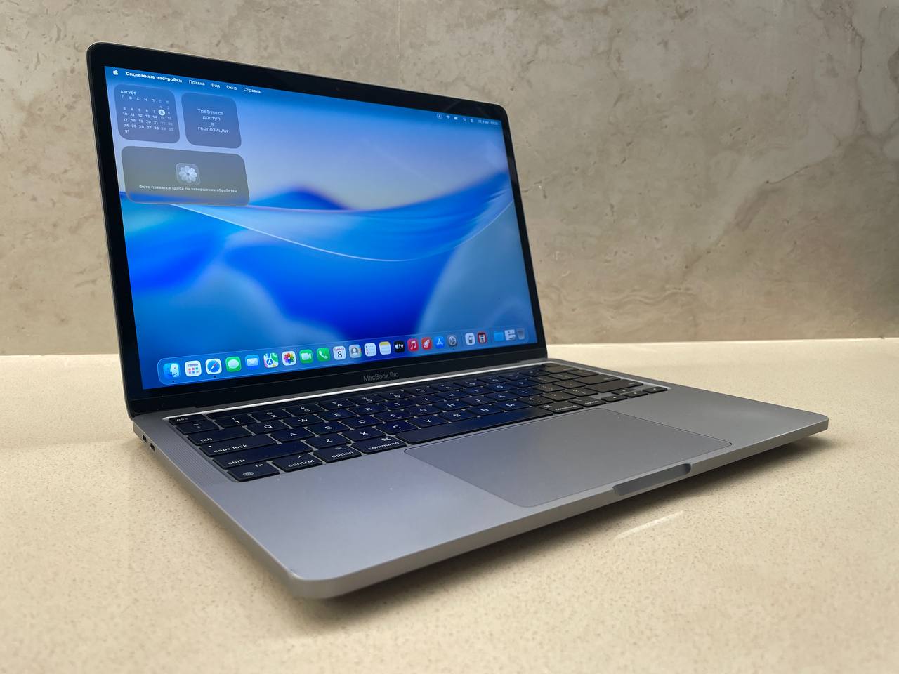 MacBook Pro M1 8/256 ГБ с Touch Bar