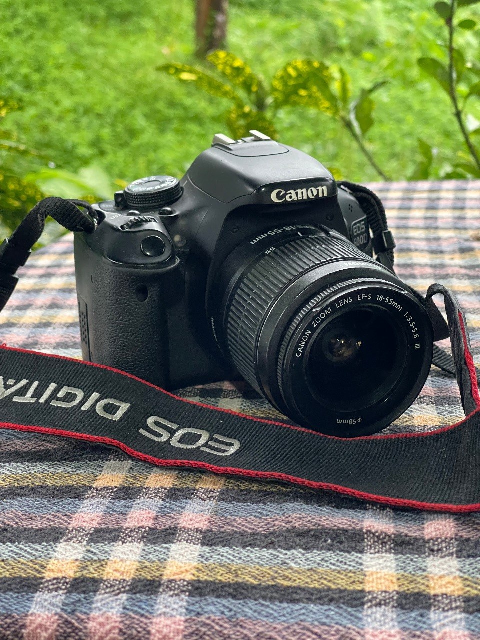 Canon EOS 600D с объективом 18–55 мм и картой памяти 16 ГБ