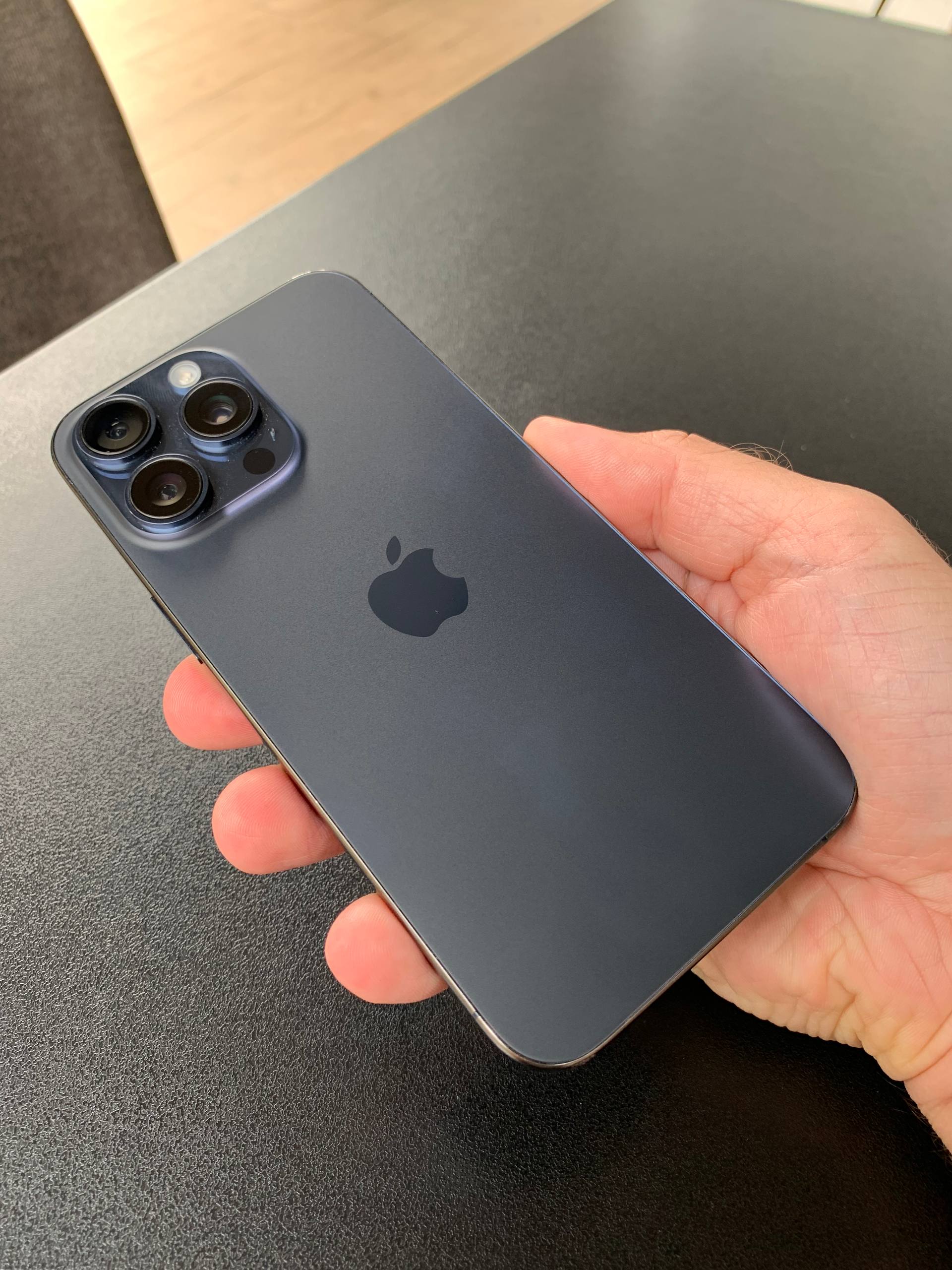 iPhone 15 Pro Max, Blue Titanium, SIM + eSIM