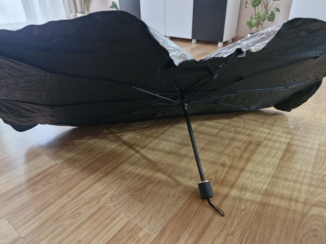 Зонт на лобовое стекло 125×70