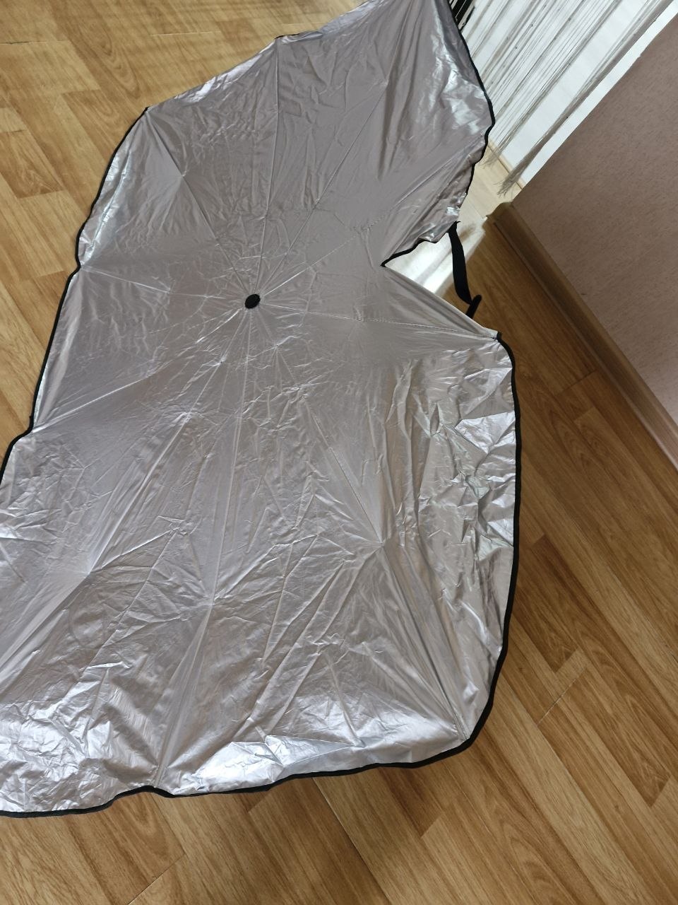 Зонт на лобовое стекло 125×70