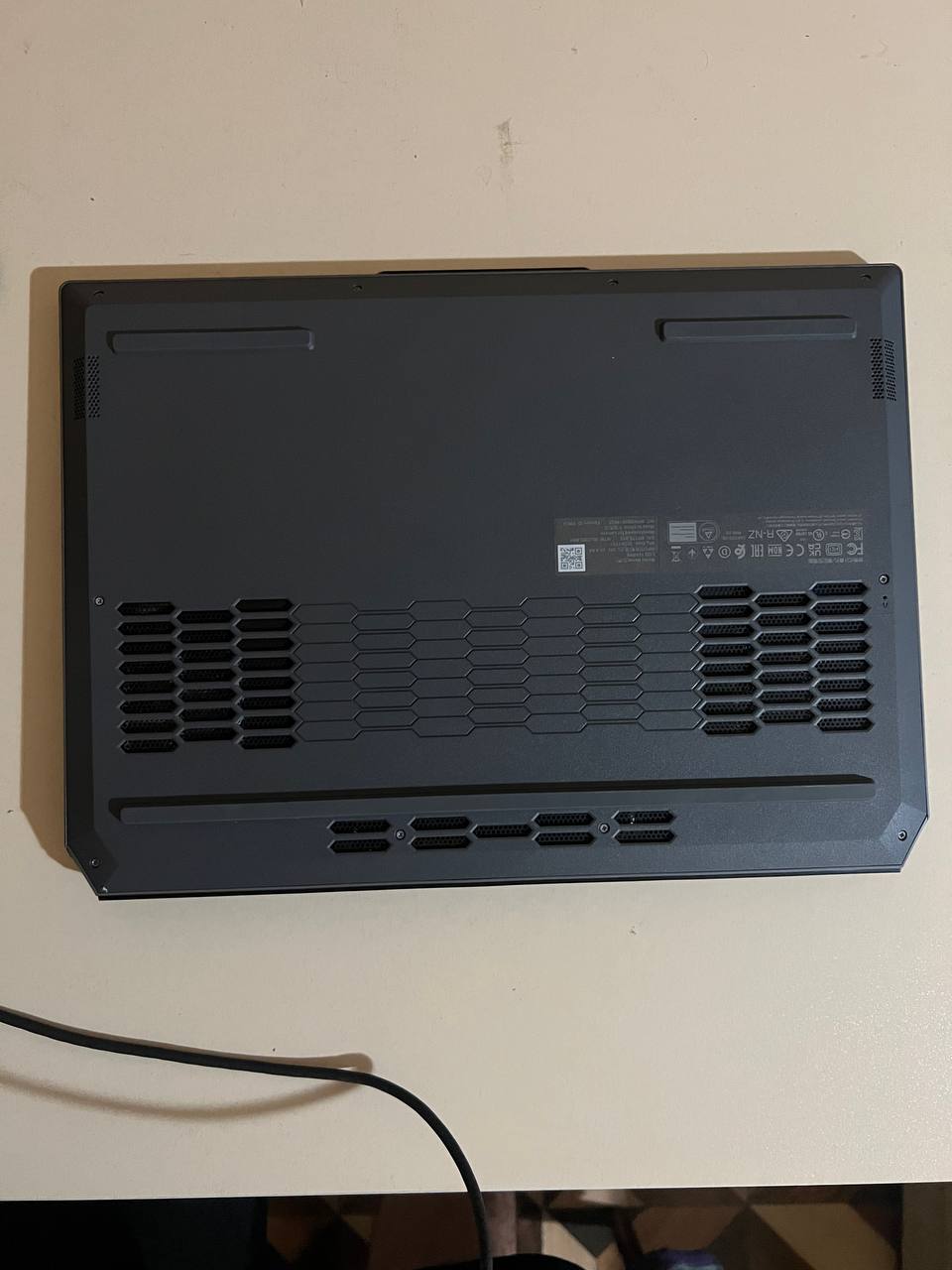 Игровой ноутбук Lenovo LOQ 15ARP9 (83JC00LBRK)