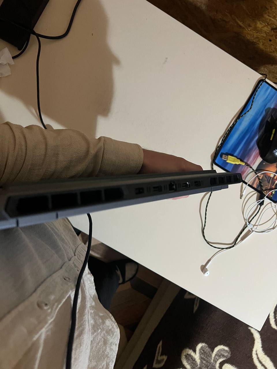 Игровой ноутбук Lenovo LOQ 15ARP9 (83JC00LBRK)