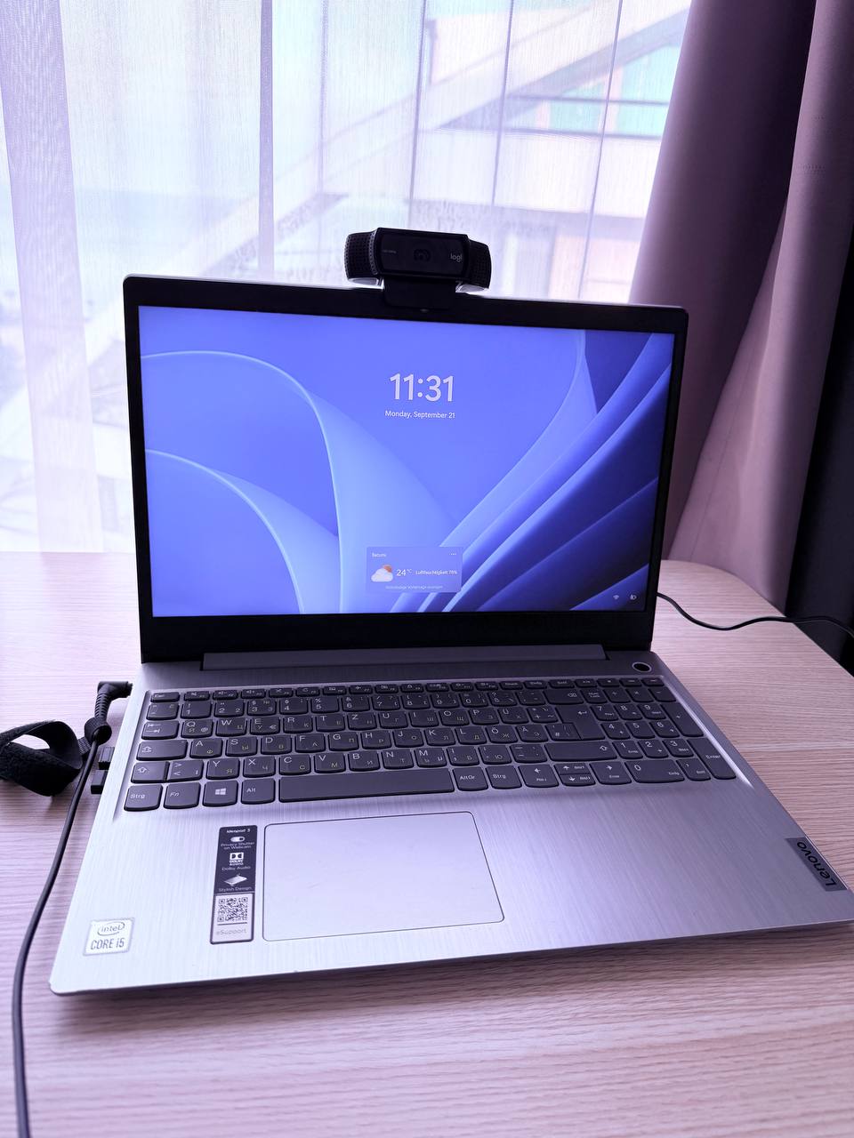 Lenovo IdeaPad 3 (Intel Core i5) + веб-камера Logitech