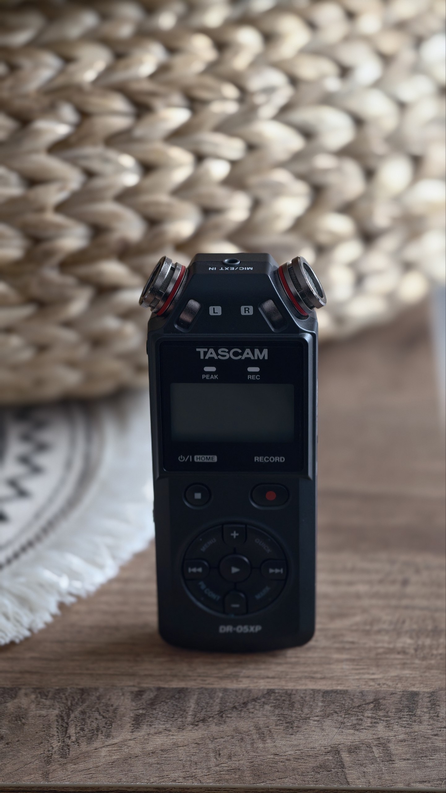 Микрофон-рекордер TASCAM DR-05XP