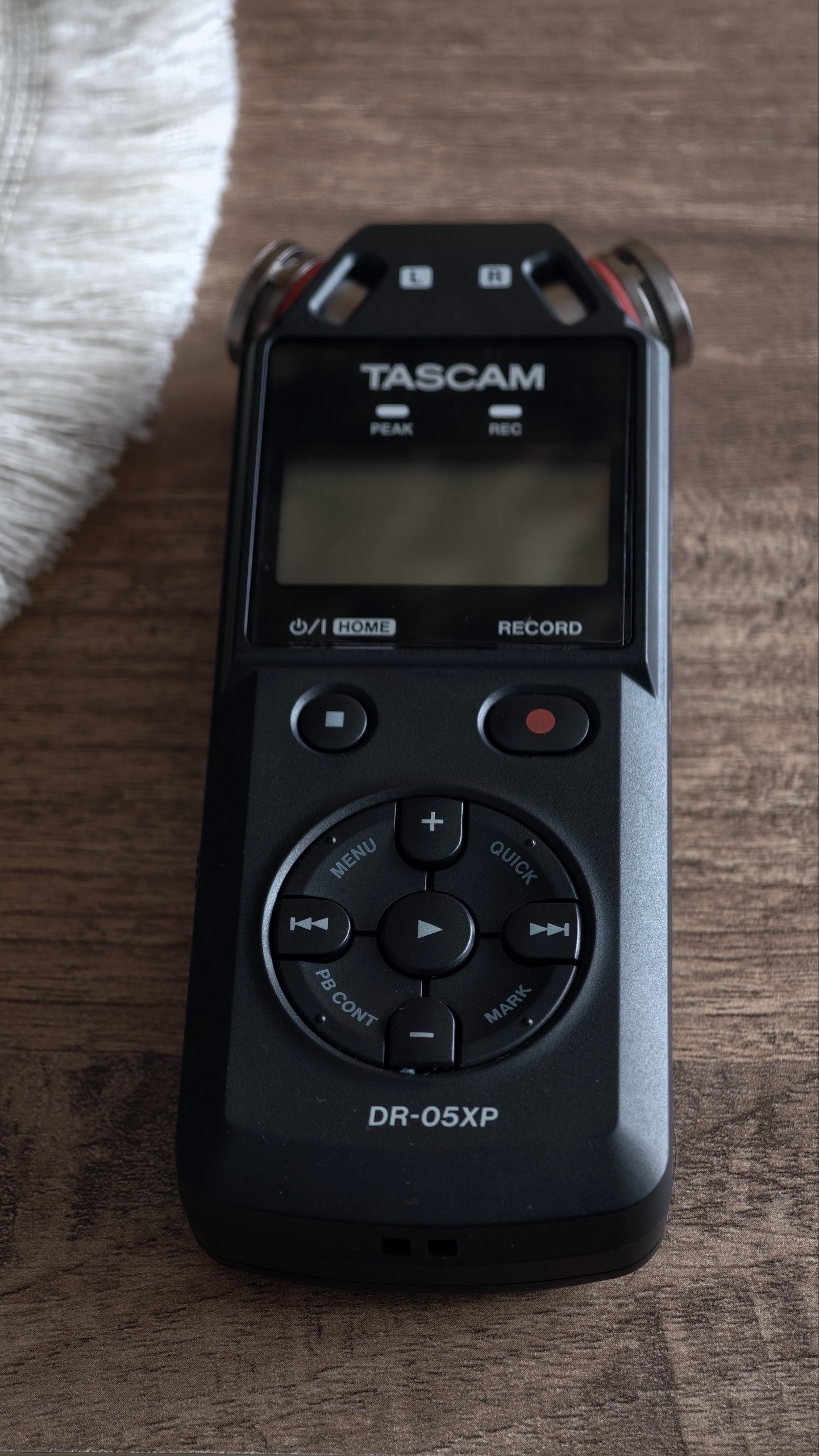 Микрофон-рекордер TASCAM DR-05XP