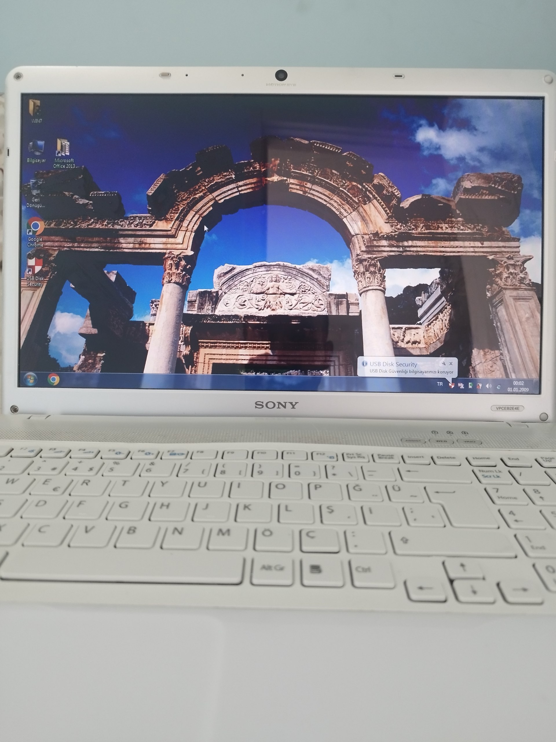 Ноутбук Sony Vaio (Pentium, 3 ГБ ОЗУ, 300 ГБ)