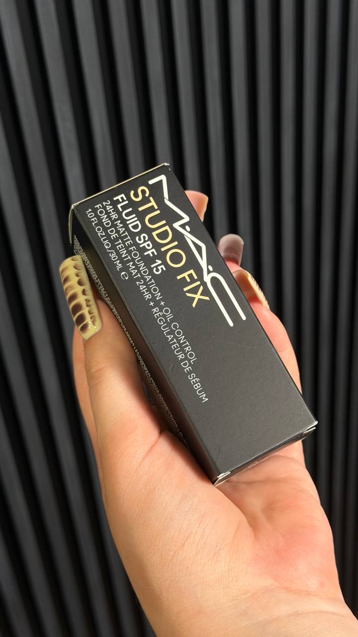 Тональная основа MAC Studio Fix Fluid SPF 15 NC10