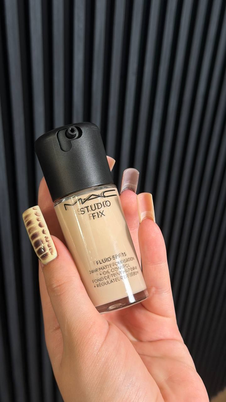 Тональная основа MAC Studio Fix Fluid SPF 15 NC10