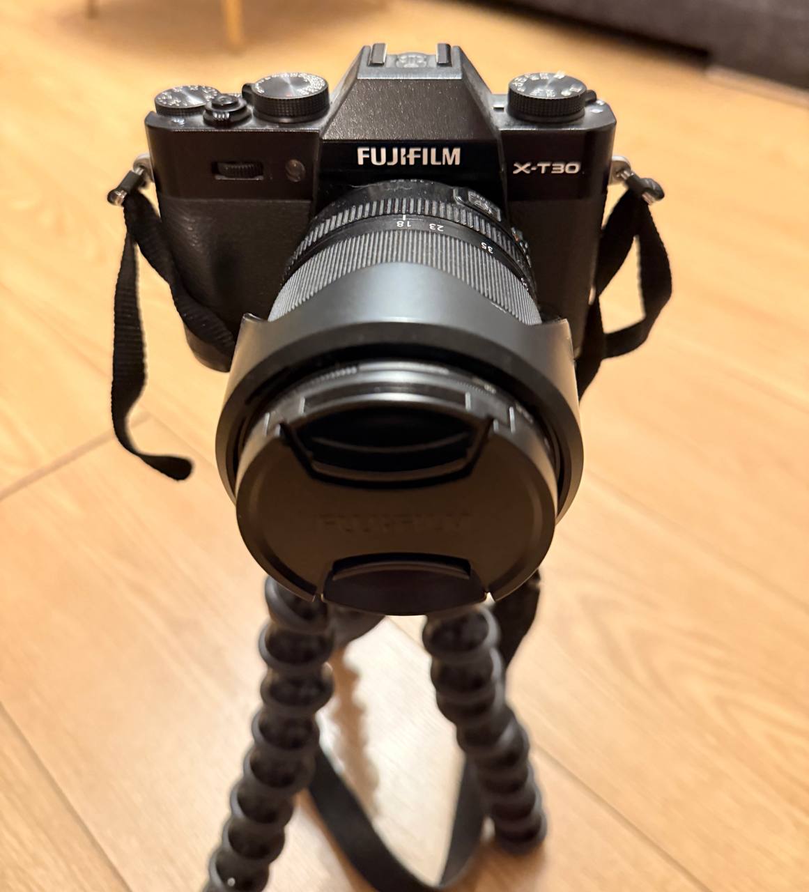 Fujifilm X-T30 II с китовым объективом, штативом и аксессуарами