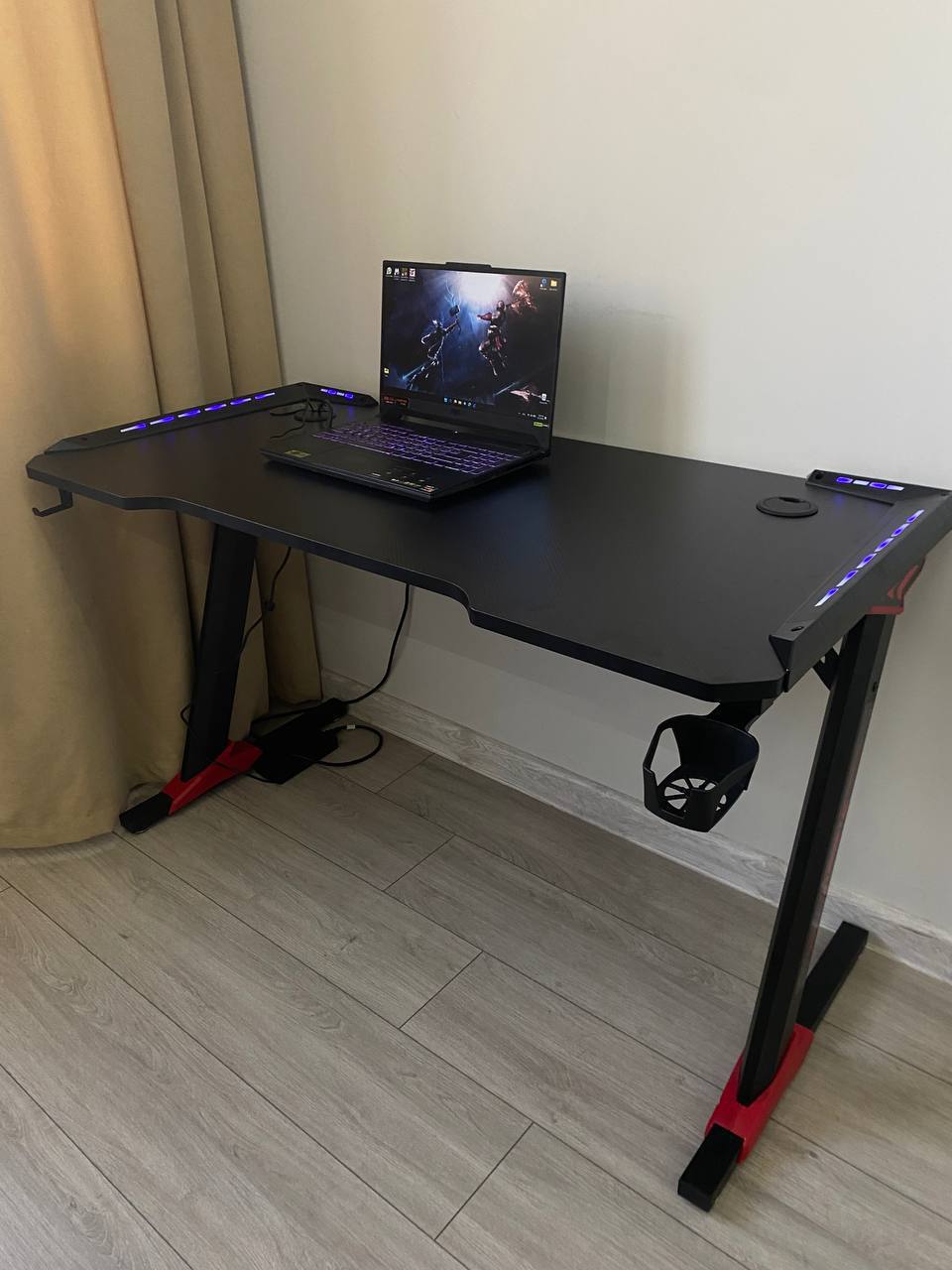 Геймерский стол с RGB-подсветкой 120×60 см
