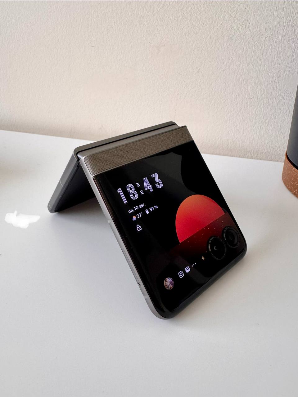 Смартфон Motorola RAZR 70 5G 8/256GB Pantone Hematite
