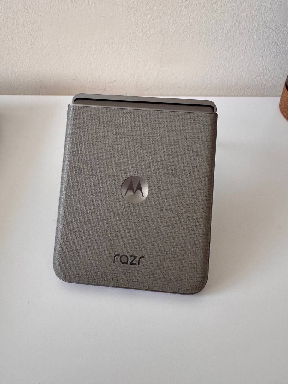 Смартфон Motorola RAZR 70 5G 8/256GB Pantone Hematite