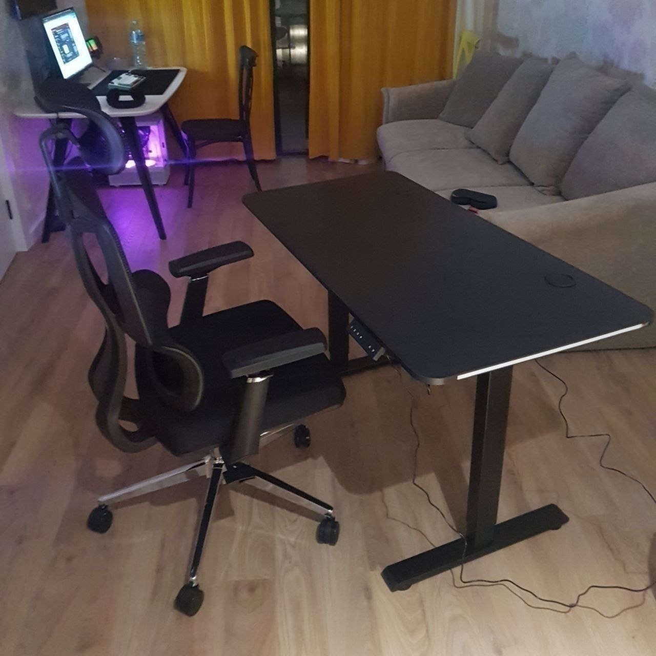 Игровой стол с электрорегулировкой высоты и подсветкой 120×60