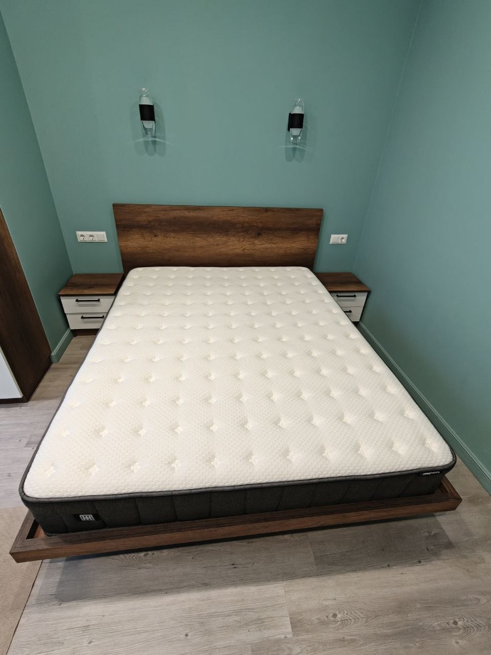 Комплект мебели для спальни: кровать 160×200 + 2 тумбочки + матрас Yatas Ionic E