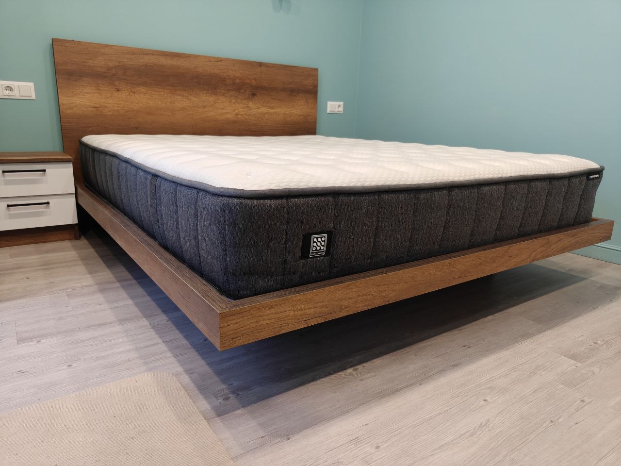 Комплект мебели для спальни: кровать 160×200 + 2 тумбочки + матрас Yatas Ionic E