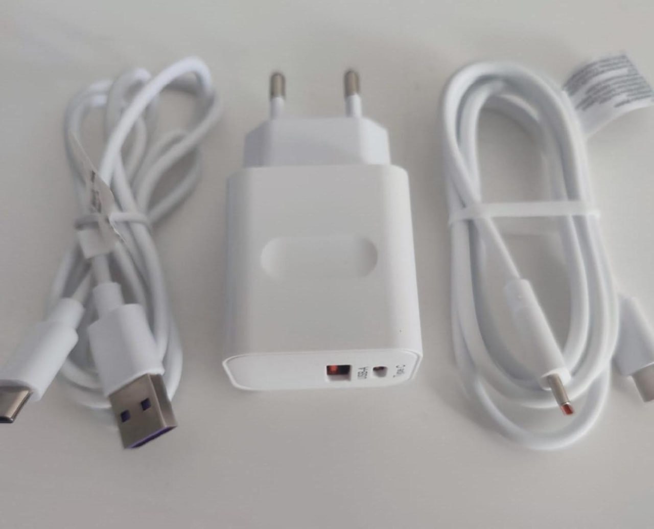 Зарядное устройство 40W с 2 кабелями Type-C
