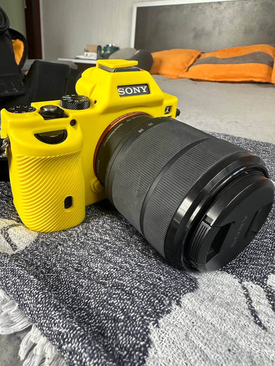 Sony Alpha 7S с объективом 28-70mm и 4 аккумуляторами