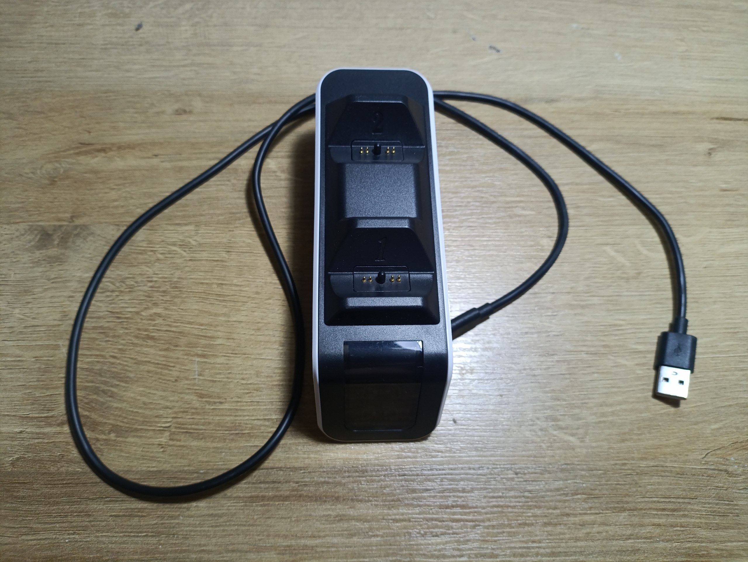 Зарядная станция для двух геймпадов PS5 (DualSense)