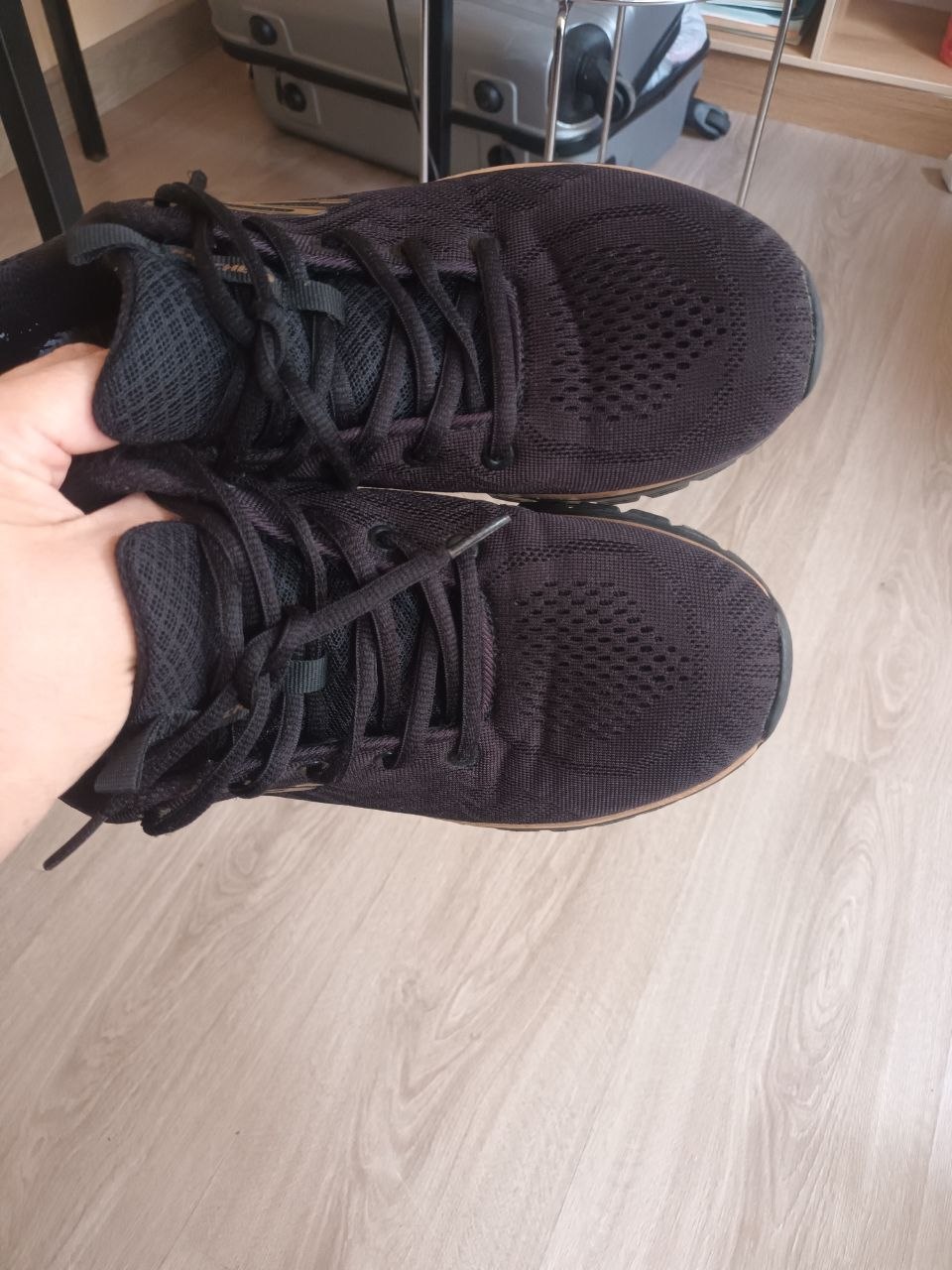 Женские кроссовки Skechers, стелька 27 см