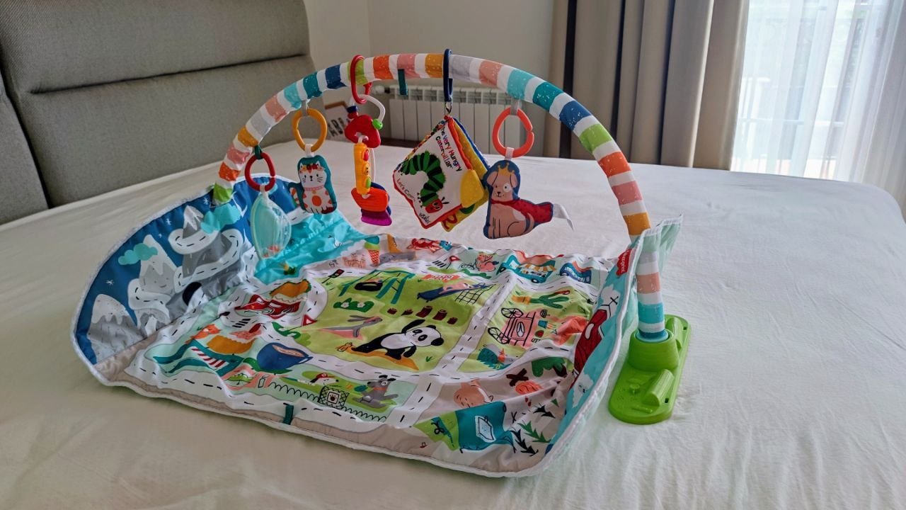 Развивающий коврик Fisher Price с игрушками