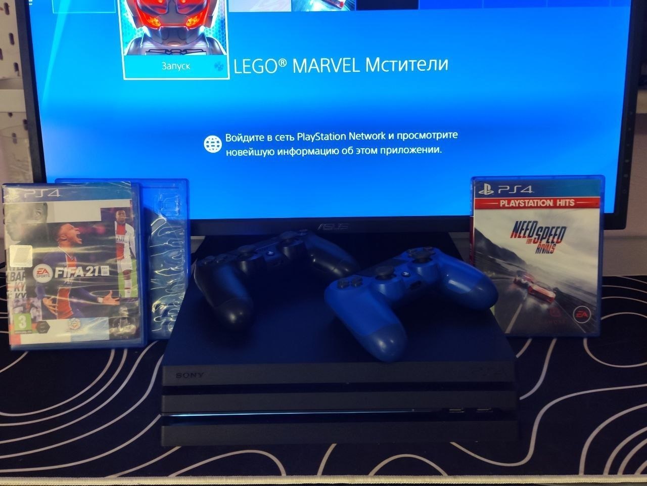 PlayStation 4 Pro (CUH-7208B) с 2 джойстиками и 3 играми