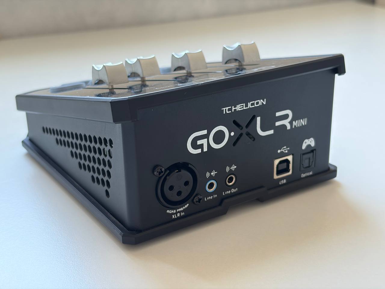 Внешняя звуковая карта GoXLR Mini