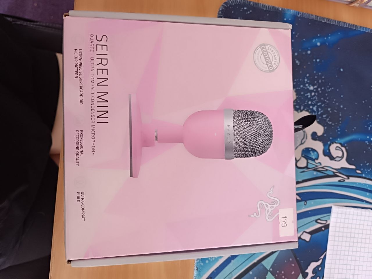 Конденсаторный микрофон Razer Seiren Mini (розовый)
