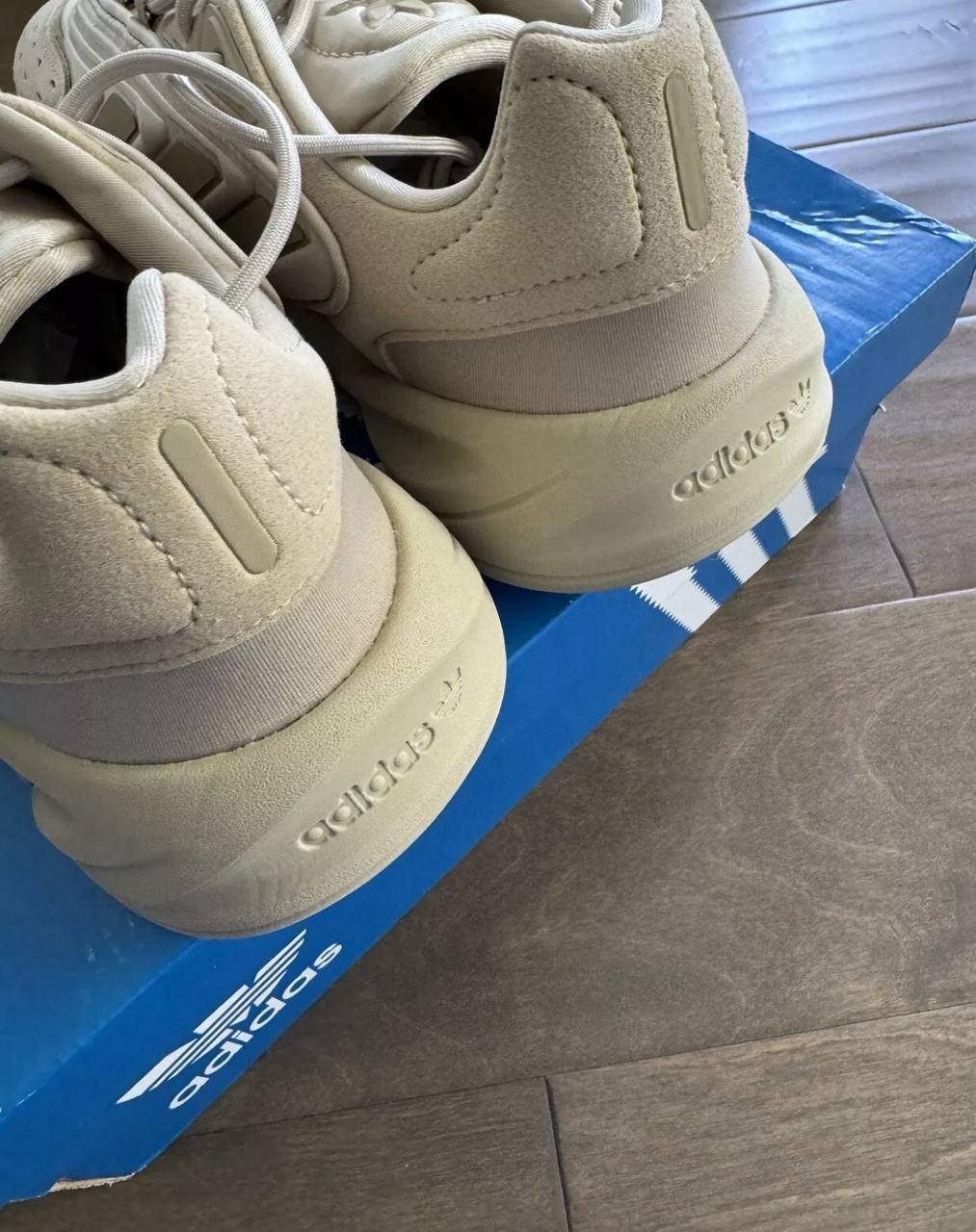 Adidas Ozelia Sand кроссовки, 44-44,5