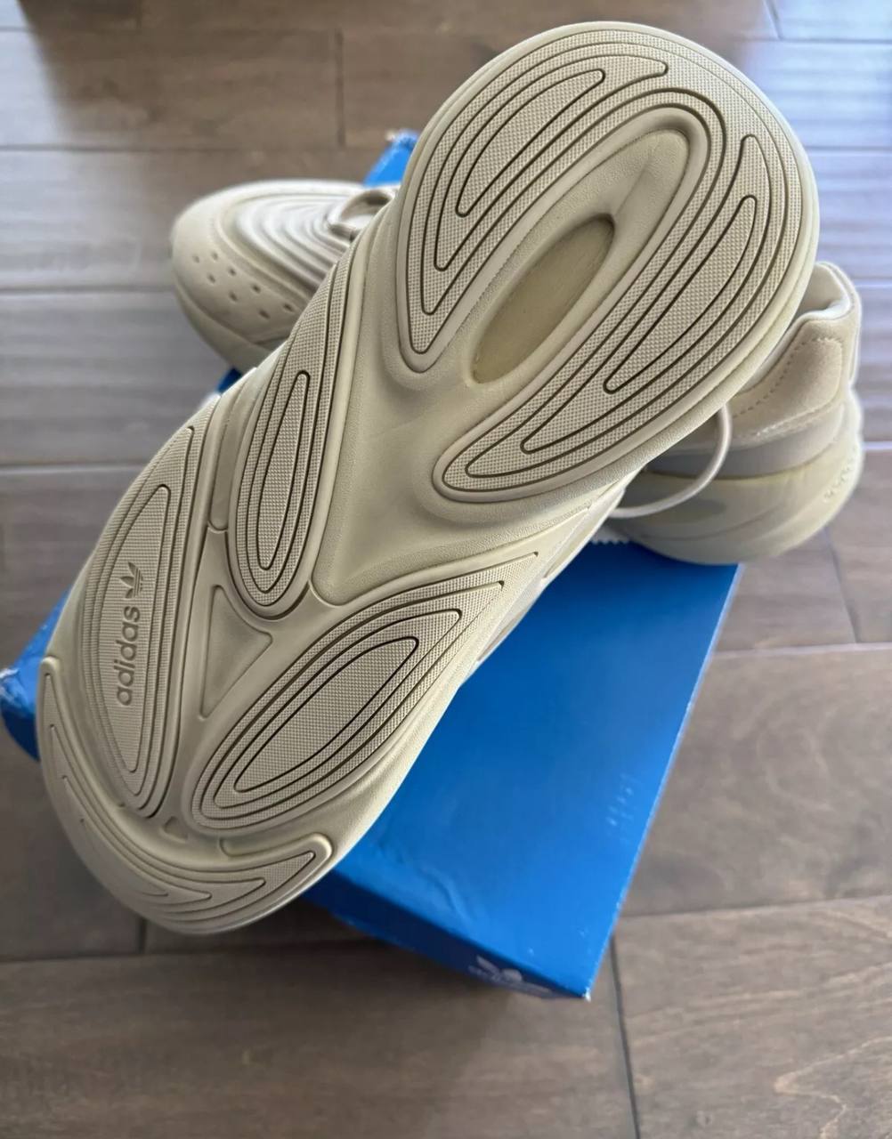 Adidas Ozelia Sand кроссовки, 44-44,5