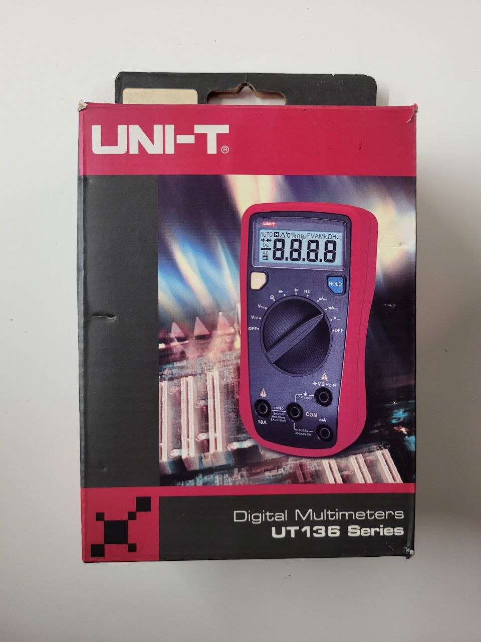 Цифровой мультиметр UNI-T UT136