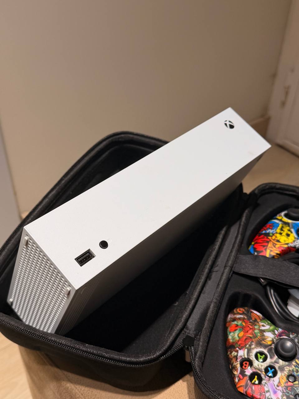 Xbox Series S с 2 джойстиками