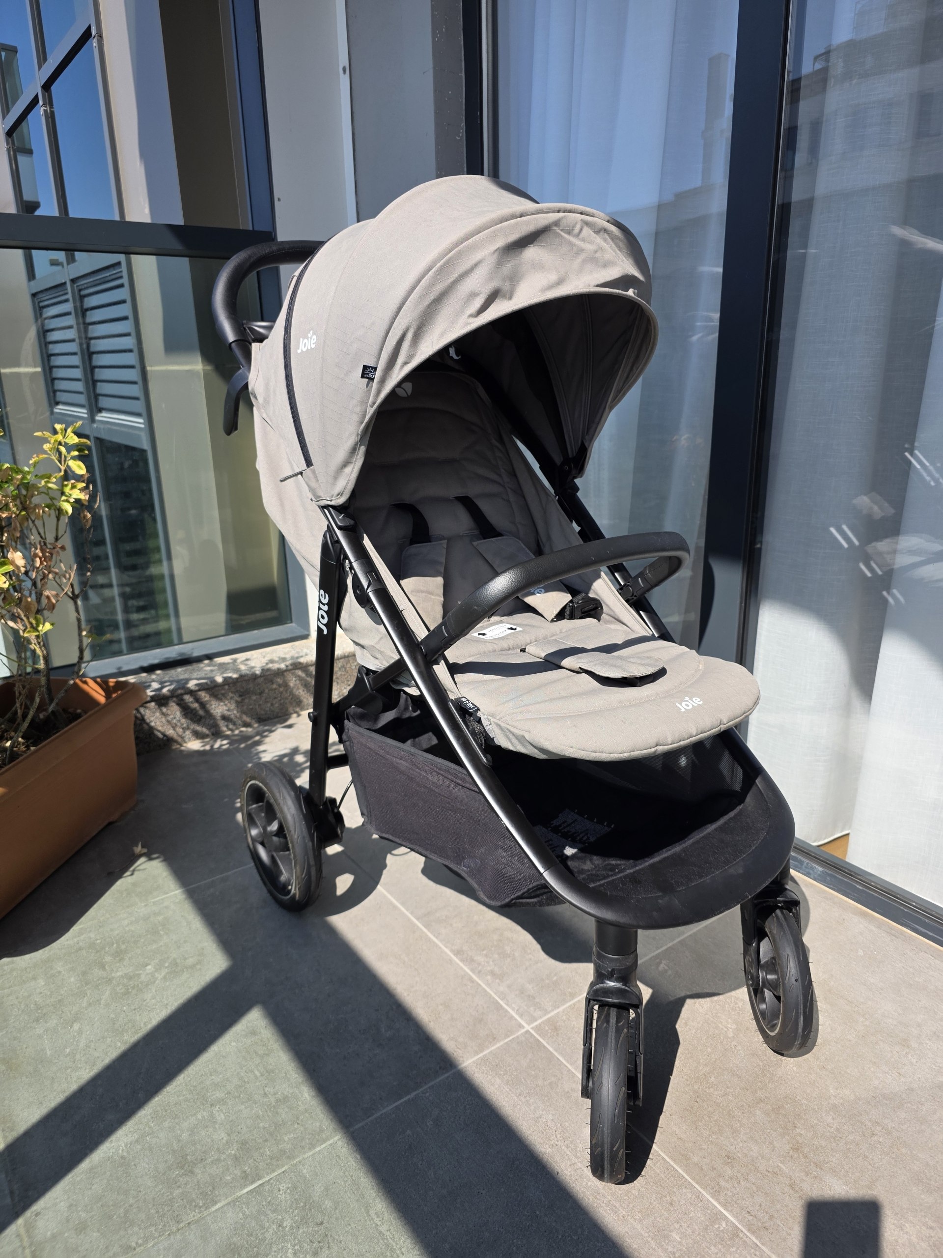 Прогулочная коляска Joie Litetrax Pro Air