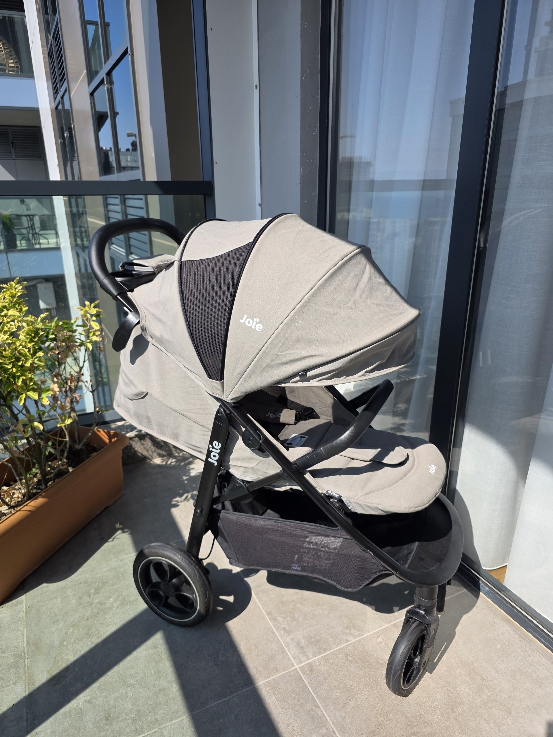 Прогулочная коляска Joie Litetrax Pro Air