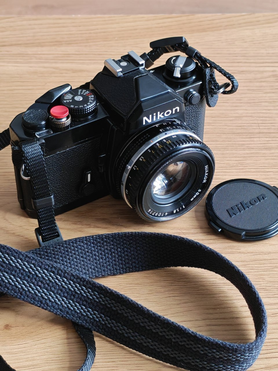 Плёночный фотоаппарат Nikon FM с объективом Nikkor AI-S 50mm F1.8