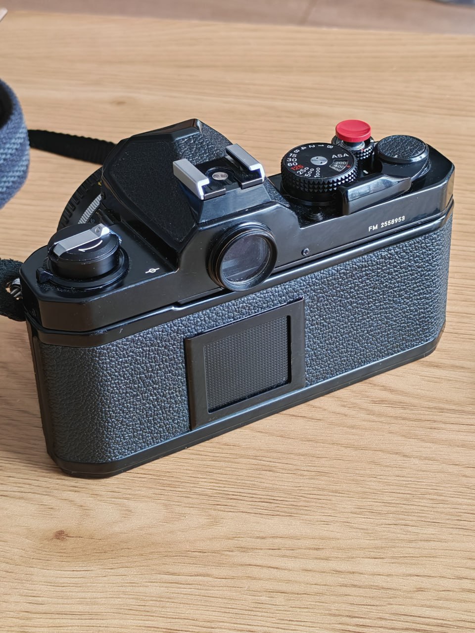 Плёночный фотоаппарат Nikon FM с объективом Nikkor AI-S 50mm F1.8