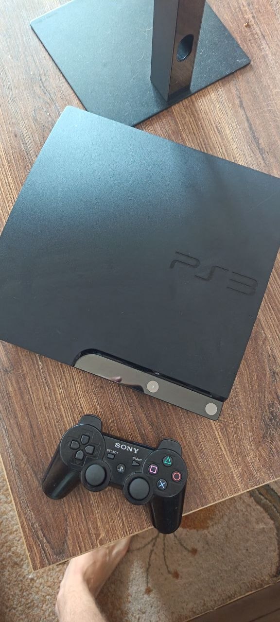 PlayStation 3 с прошивкой HEN и джойстиком