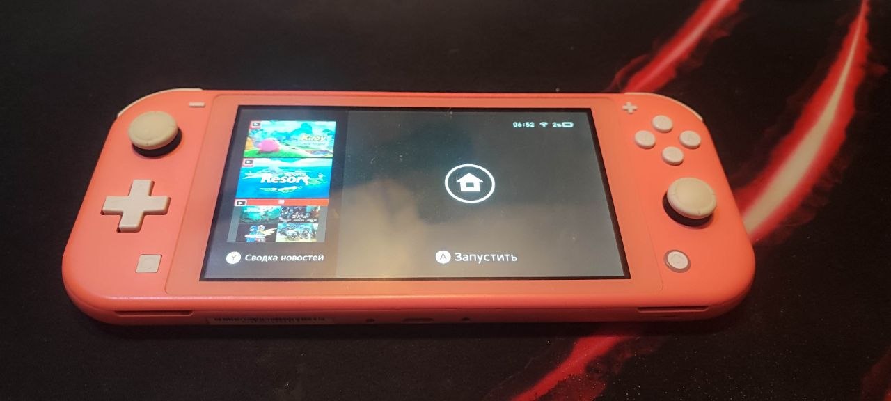 Nintendo Switch Lite с MicroSD 128 ГБ и Super Smash Bros. Ultimate