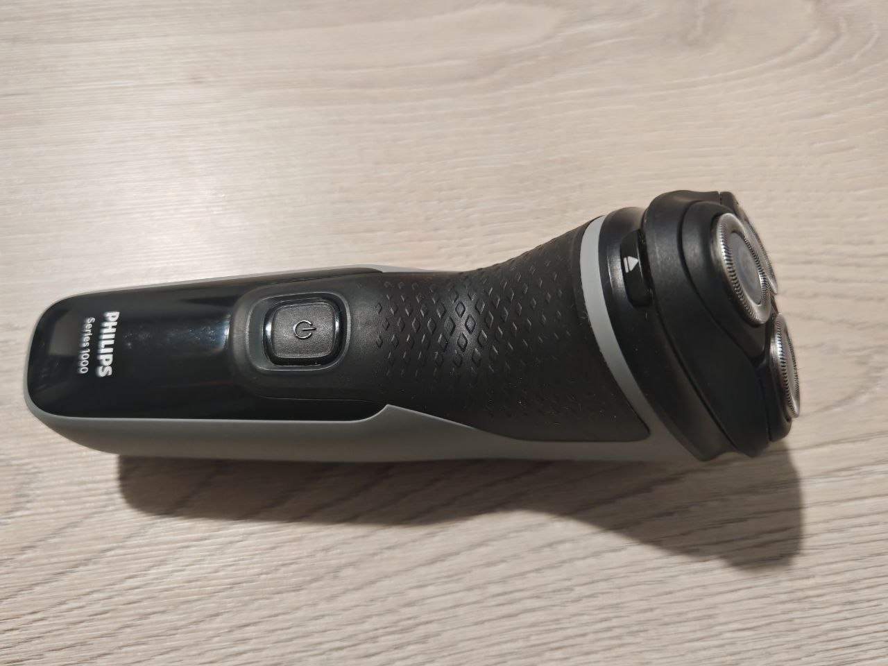 Электробритва Philips Series 1000