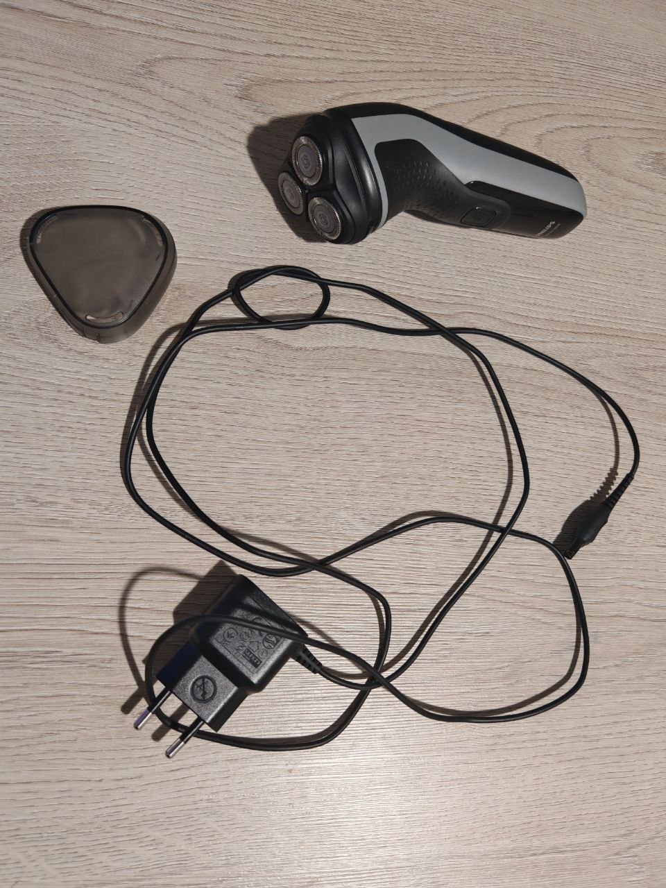 Электробритва Philips Series 1000