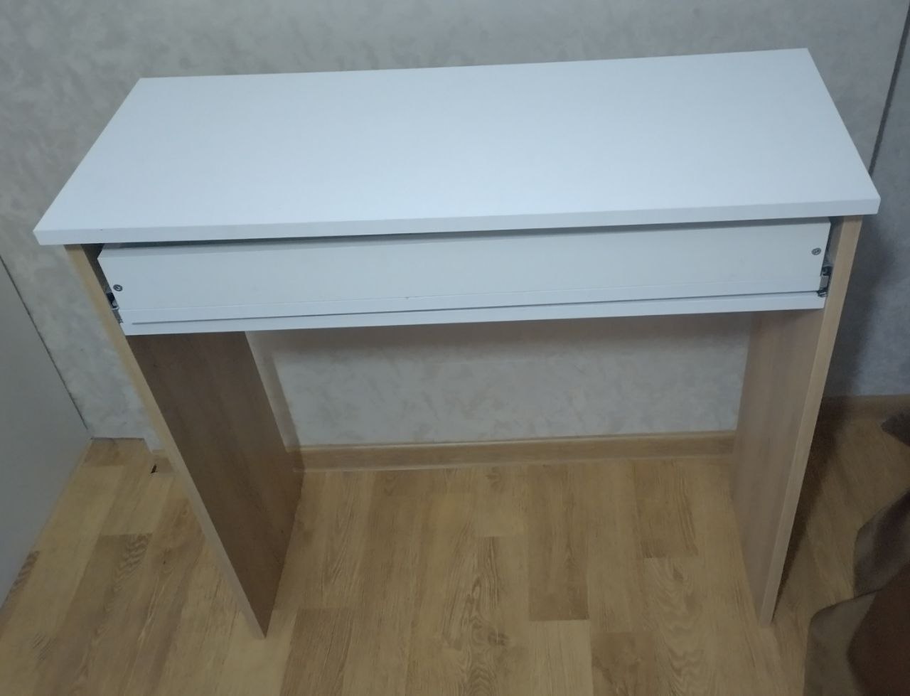 Стол 82×82×33 см
